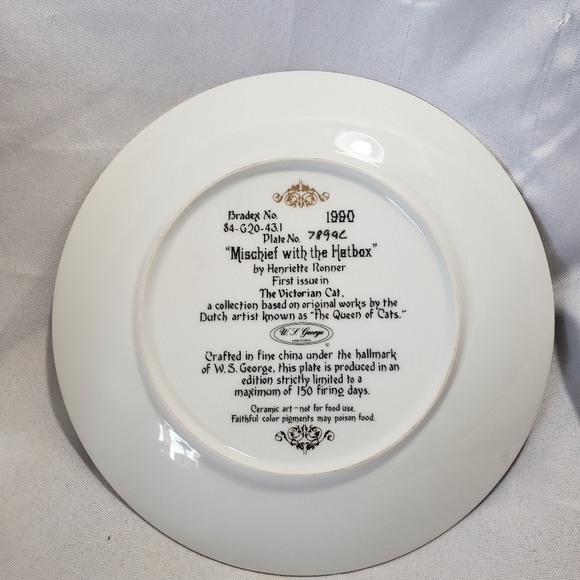 W.S. George Mischief with the Hatbox Cat Collectible Plate Wall Hanging 1990 - Picture 5 of 6